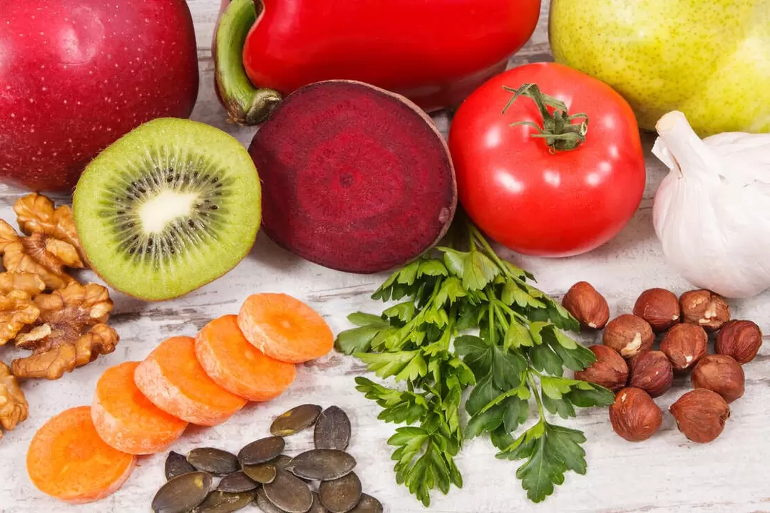 Prehrana bolnikov s protinom vključuje raznoliko zelenjavo in sadje